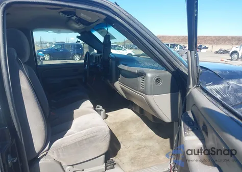 2004 Chevrolet Tahoe Ls z USA, uszkodzony, nr VIN 1GNEC13VX4J189791